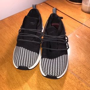 Mesh black and white sneakers